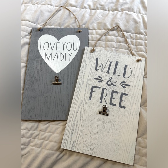 Set of 2 WOODEN 🤍 Farmhouse Style 🌿 Board Photo Signs with Clips - Picture 2 of 11